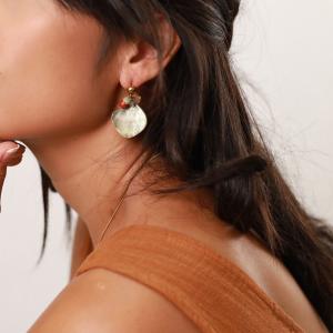 Boucles d'oreilles Nature Bijoux Canyon nacre noire & grappe
